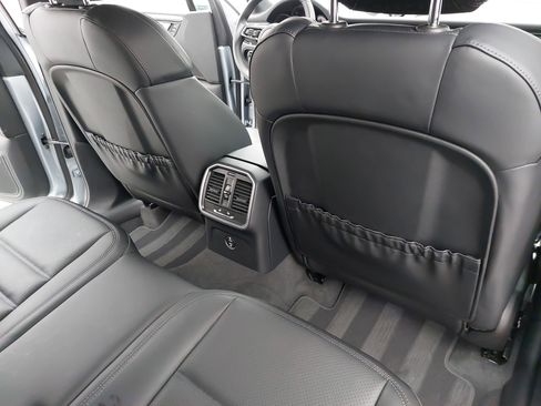 Certified 2025 Porsche Macan image 13