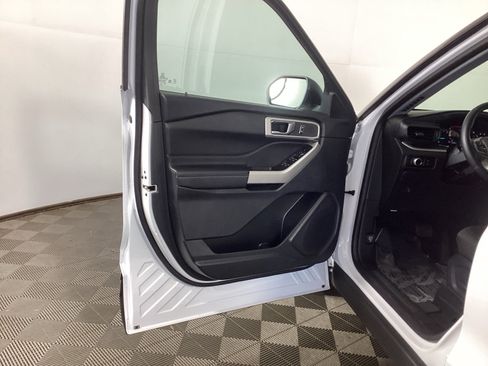 Used 2023 Ford Explorer XLT AWD/4WD image 15