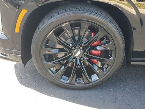 Certified 2025 Cadillac Escalade ESV V w/ LPO, ONYX Package AWD/4WD image 11