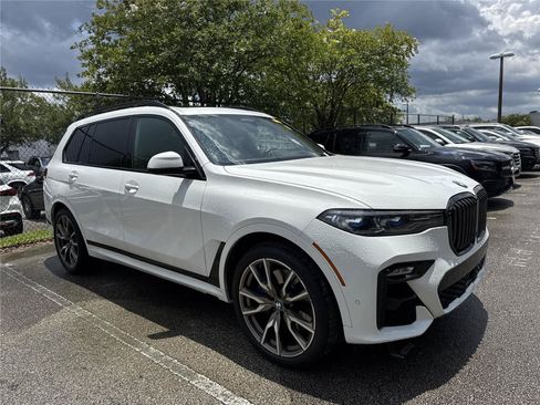 Used 2022 BMW X7 M50i AWD/4WD image 4
