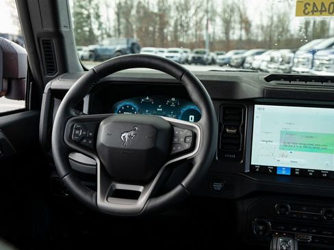 New 2025 Ford Bronco Badlands w/ Sasquatch Package AWD/4WD image 32