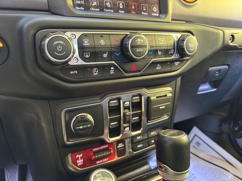 Used 2021 Jeep Gladiator Mojave w/ Dual Top Group image 15