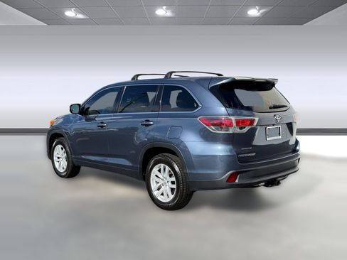 Used 2015 Toyota Highlander LE FWD image 3
