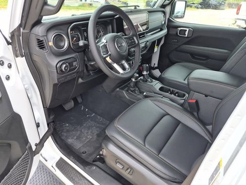 New 2026 Jeep Wrangler Unlimited Sahara AWD/4WD image 11
