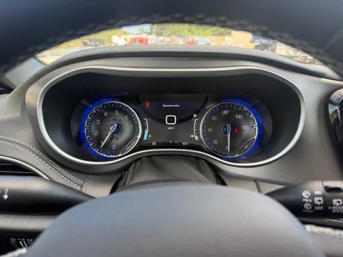 New 2027 Chrysler Pacifica Select FWD image 14