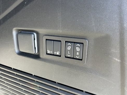 Certified 2025 GMC Yukon Denali image 46