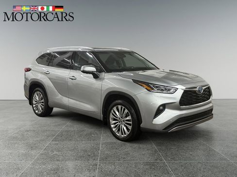 Used 2023 Toyota Highlander Platinum image 1
