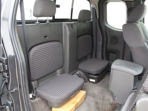 Used 2010 Nissan Frontier SE w/ SE Value Truck Pkg image 30