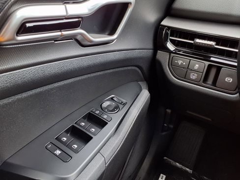 New 2026 Kia Sportage LX FWD image 12