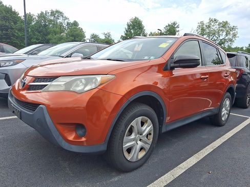 Used 2015 Toyota RAV4 LE FWD image 2