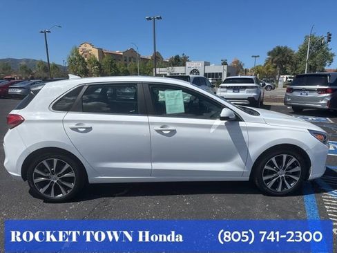 Used 2019 Hyundai Elantra GT image 6