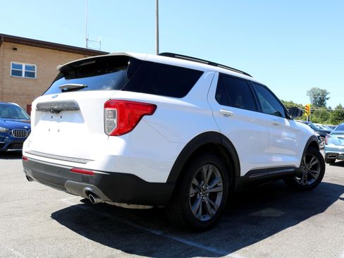 Used 2022 Ford Explorer XLT w/ Equipment Group 202A image 2