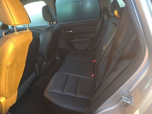 Used 2023 Nissan Rogue SV w/ SV Premium B Package image 9