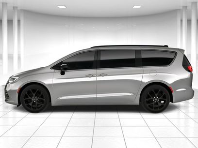 New 2026 Chrysler Pacifica Limited w/ S Appearance Package