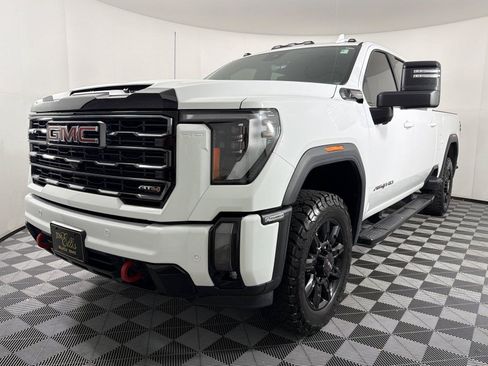 Used 2024 GMC Sierra 2500 AT4 w/ AT4 Premium Plus Package AWD/4WD image 3