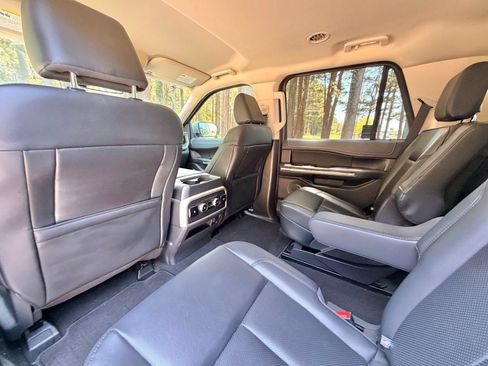 Used 2024 Ford Expedition XLT RWD image 15