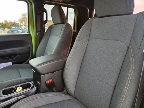 New 2025 Jeep Gladiator Sport image 22