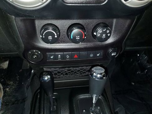 Used 2018 Jeep Wrangler Unlimited Sahara w/ Connectivity Group image 19
