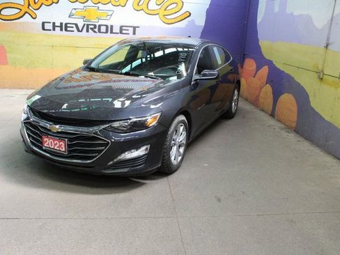 Used 2023 Chevrolet Malibu LT image 2
