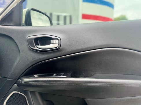 Used 2018 Jeep Compass Latitude w/ Popular Equipment Group AWD/4WD image 51