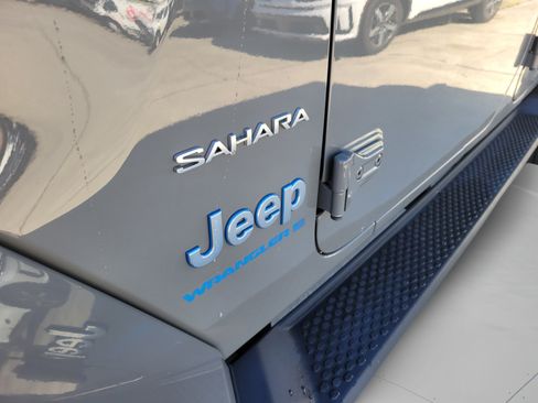 Used 2023 Jeep Wrangler Unlimited Sahara w/ Cold Weather Group AWD/4WD image 6