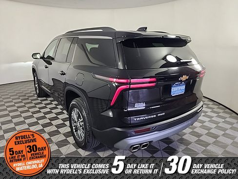 Used 2025 Chevrolet Traverse LT image 8