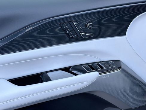 Used 2024 Cadillac Lyriq Sport image 17