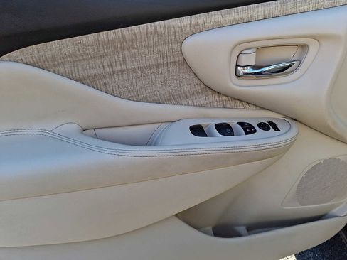 Used 2019 Nissan Murano SV image 8