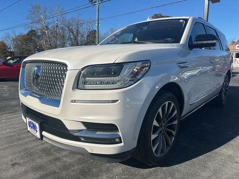 Used 2018 Lincoln Navigator Select w/ Technology Package image 3