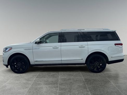 Used 2024 Lincoln Navigator L Reserve AWD/4WD image 3