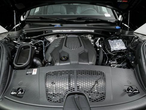 Used 2026 Porsche Macan AWD/4WD image 36