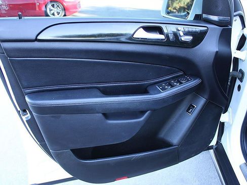 Used 2019 Mercedes-Benz GLE 400 4MATIC image 11