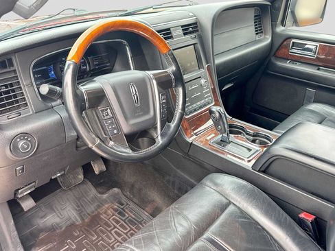 Used 2015 Lincoln Navigator 4WD image 2