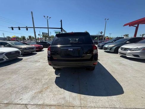 Used 2014 Jeep Compass Latitude FWD image 4
