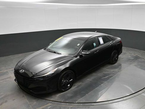 Used 2023 Hyundai Elantra SEL image 15