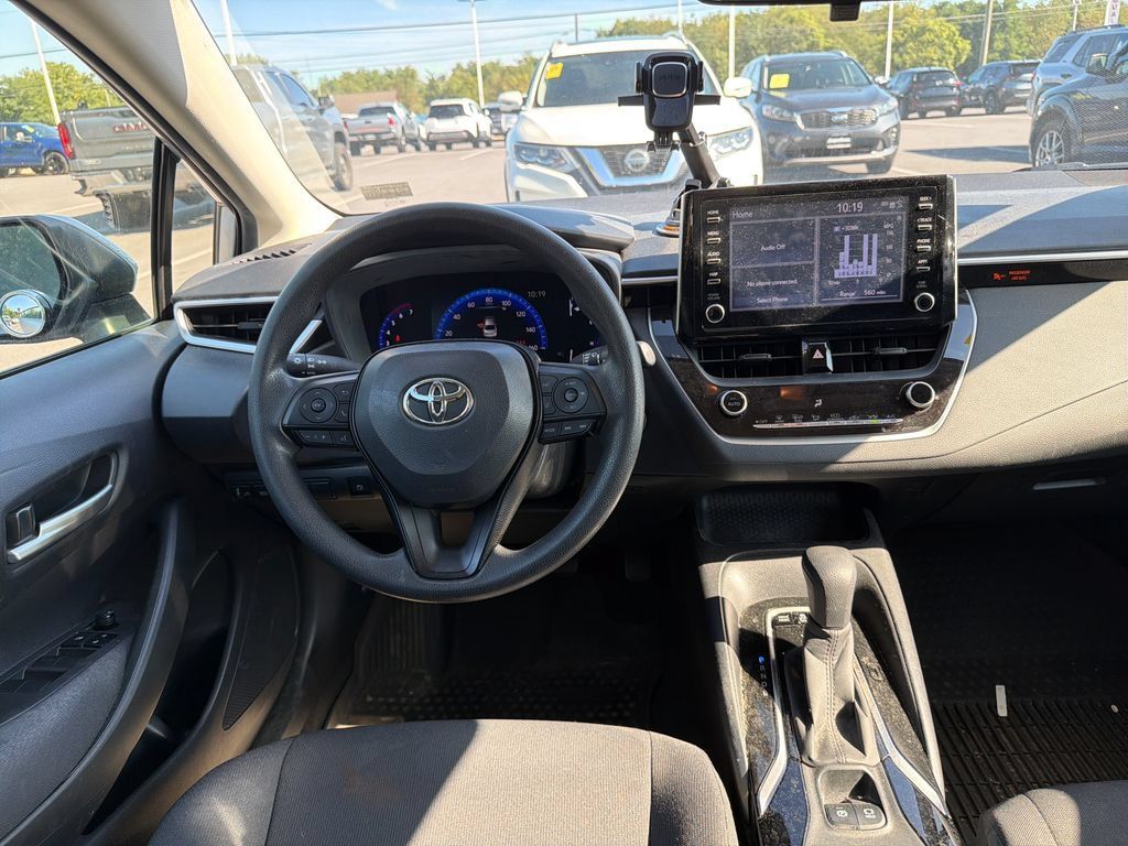 Used 2020 Toyota Corolla LE FWD image 12