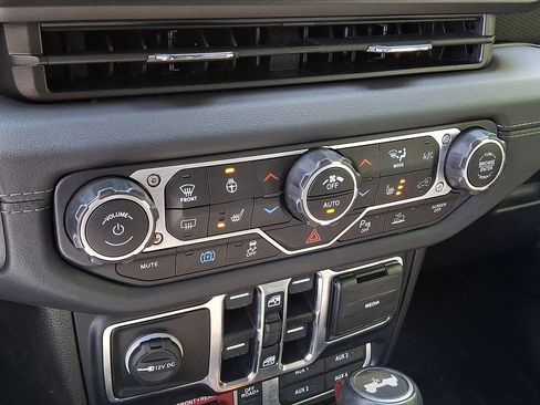 Used 2024 Jeep Wrangler Unlimited Rubicon 4xe AWD/4WD image 15