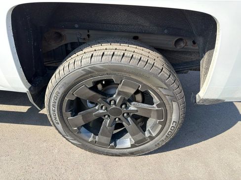 Used 2018 Chevrolet Silverado 1500 LT w/ All Star Edition AWD/4WD image 6