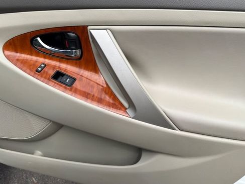 Used 2011 Toyota Camry XLE w/ SE/XLE Extra-Value Pkg FWD image 20