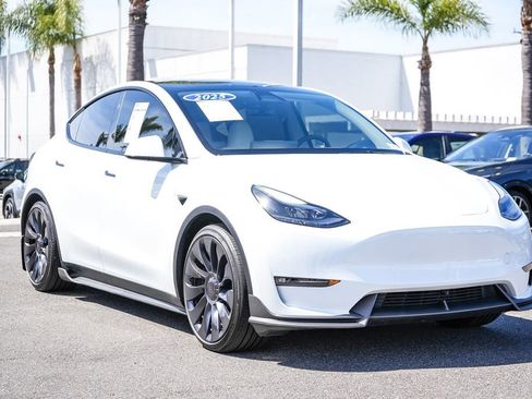 Used 2025 Tesla Model Y Performance AWD/4WD image 3