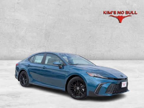 New 2026 Toyota Camry SE image 1