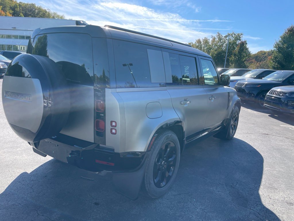 Used 2025 Land Rover Defender 110 X-Dynamic SE AWD/4WD image 12