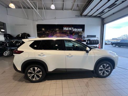 Used 2021 Nissan Rogue SV AWD/4WD image 14