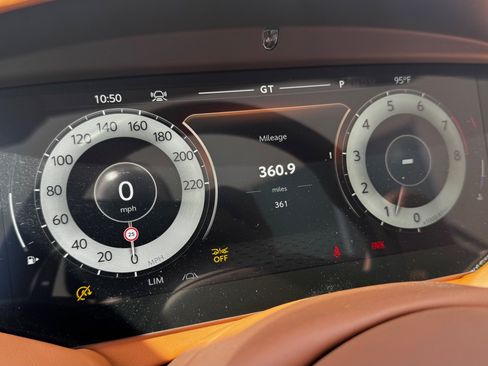 Used 2025 Aston Martin DB12 Convertible RWD image 16