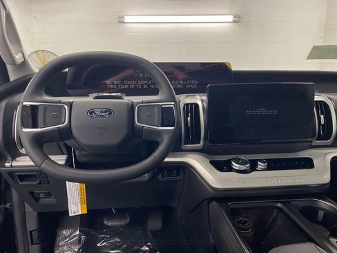 New 2025 Ford Expedition Active image 8