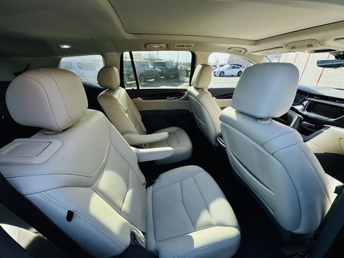 Used 2022 Cadillac XT6 Premium Luxury w/ Technology Package image 12