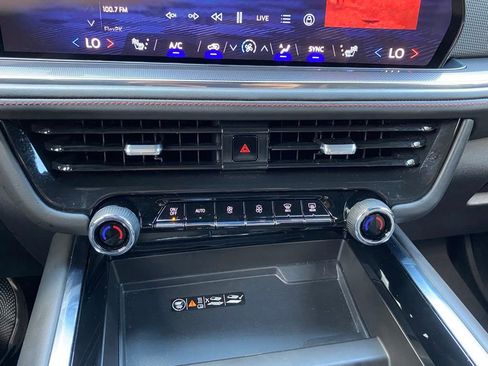 Used 2025 Chevrolet Suburban RST RWD image 30