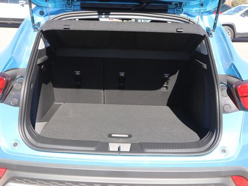 New 2026 Chevrolet Trax LT w/ LPO, Blackout Package image 27