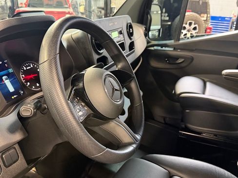 Used 2025 Mercedes-Benz Sprinter 2500 image 19
