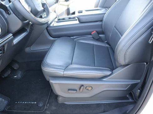 New 2025 Ford Expedition Platinum w/ Stealth Performance Package image 11